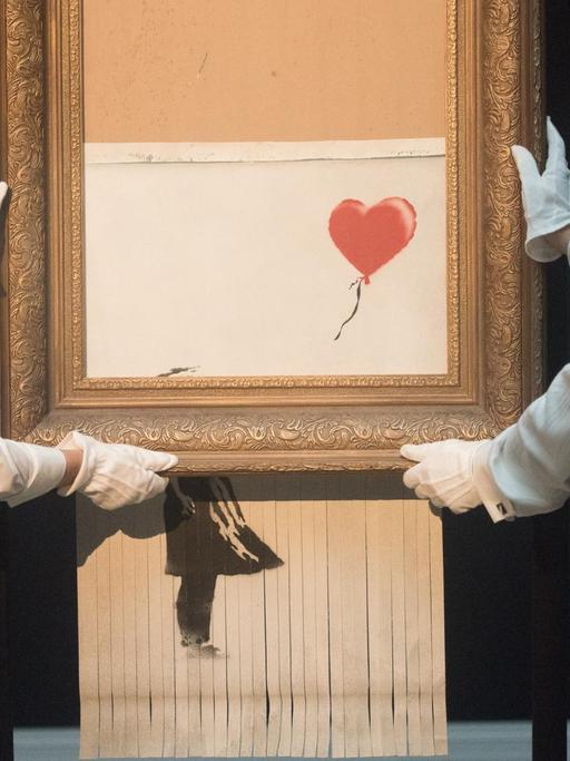 Das Auktionshaus Sotheby's präsentiert das zerstörte Banksy-Bild "Girl With Balloon, 2018".