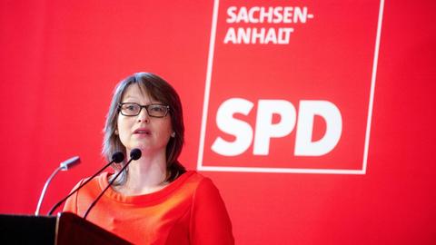 31.08.2019, Sachsen-Anhalt, Zerbst/Anhalt: Katja Pähle, Fraktionsvorsitzende der SPD im Landtag von Sachsen-Anhalt, spricht zu den Delegierten des außerordentlichen Landesparteitag der SPD Sachsen-Anhalt.