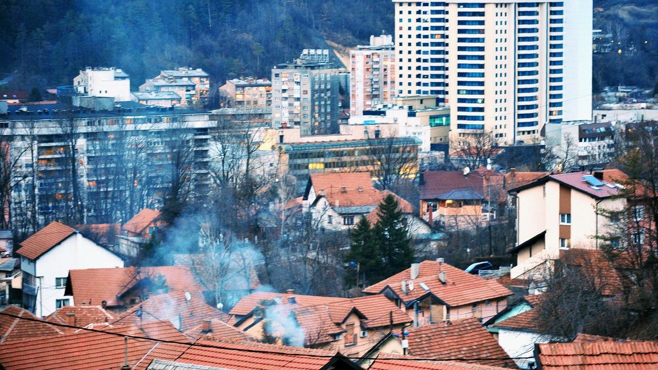 Die Innenstadt von Tuzla im Nordosten von Bosnien