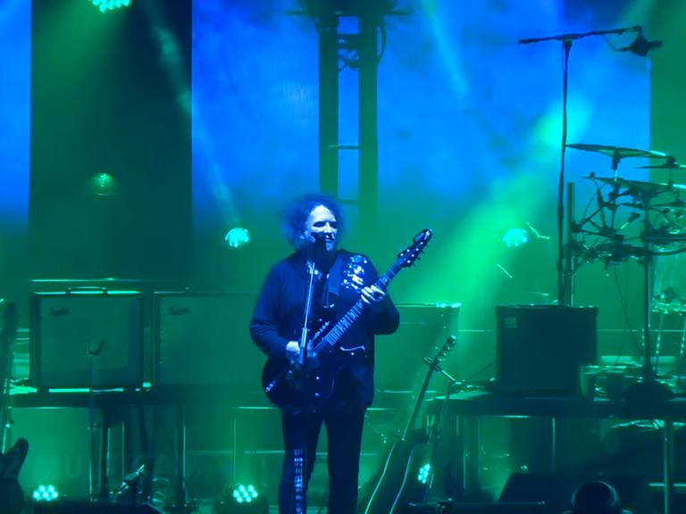 The Cure-Sänger Robert Smith bei einem Konzert in Lodz 2016.