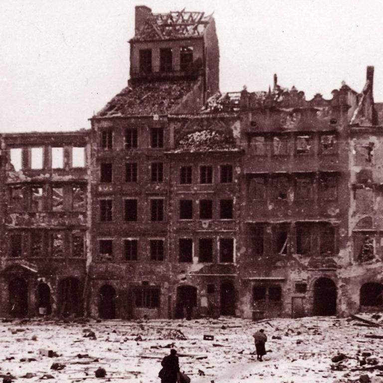 Zerstörte Altstadt Warschaus