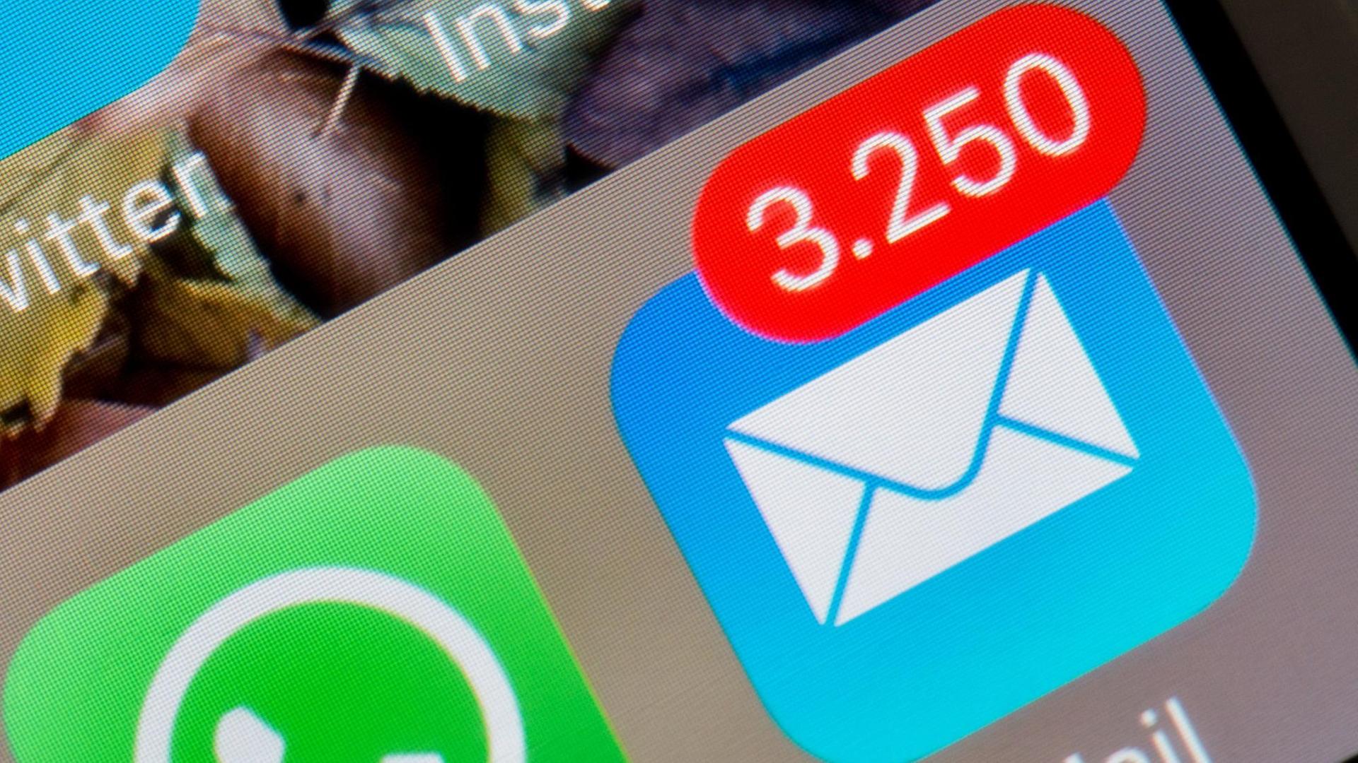 Auf einem iPhone werden im E-Mail Posteingang 3.250 ungelesene E-Mails angezeigt