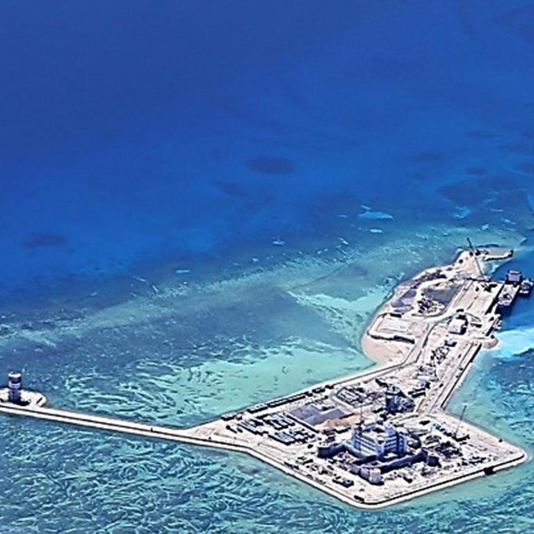 Das Bild des philippinischen Militärs soll chinesische Sandinsel im südchinesischen Meer zeigen.
