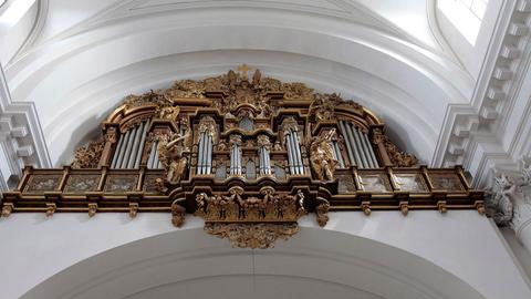 Blick auf den barocken Prospekt der Orgel im Dom zu Fulda