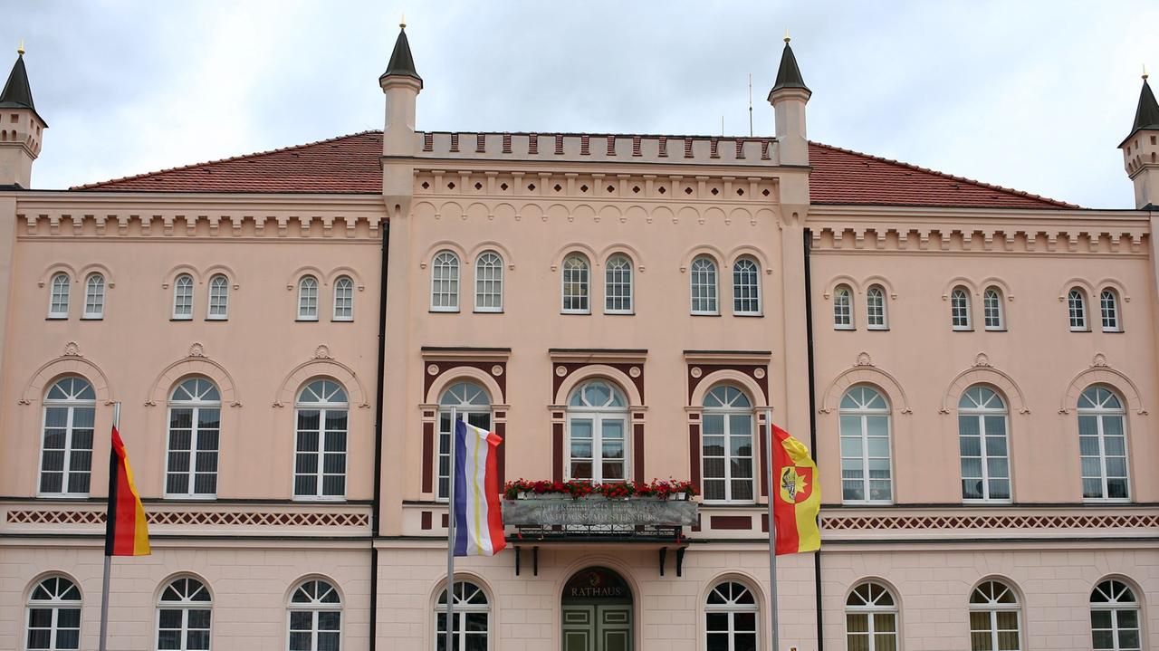 Das Rathaus von Sternberg (Mecklenburg-Vorpommern), aufgenommen am 19.06.2014.