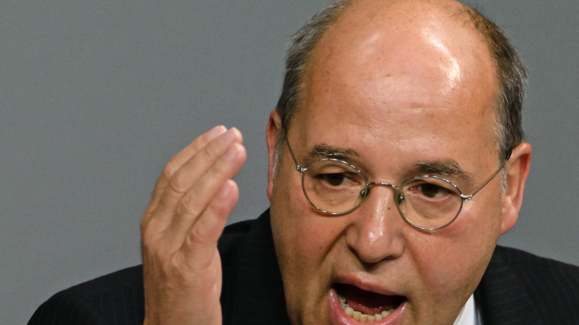 Gregor Gysis Akte beim Verfassungsschutz muss gelöscht werden Gregor Gysis Akte beim Verfassungsschutz muss gelöscht werden