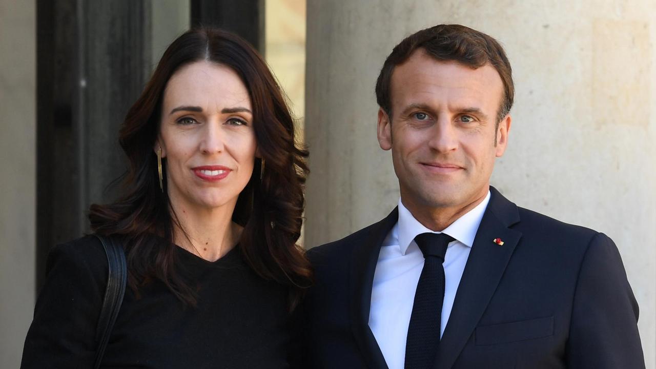 Neuseelands Premierministerin Jacinda Ardern und der französische Präsident Emmanuel Macron stehen am 15. Mai 2019 vor dem Elysee-Palast, um ihren "Christchurch Appell" vorzustellen. Neuseelands Premierministerin Jacinda Ardern und der französische Präsident Emmanuel Macron stehen am 15. Mai 2019 vor dem Elysee-Palast, um ihren "Christchurch Appell" vorzustellen.