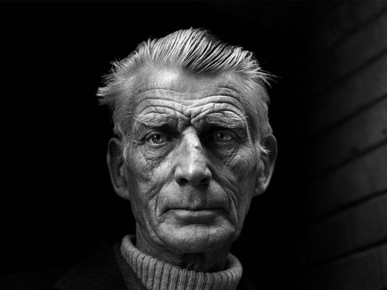 Schwarzweiß Fotografie von dem irischen Schriftsteller Samuel Beckett, Porträtaufnahme von Jane Bown.