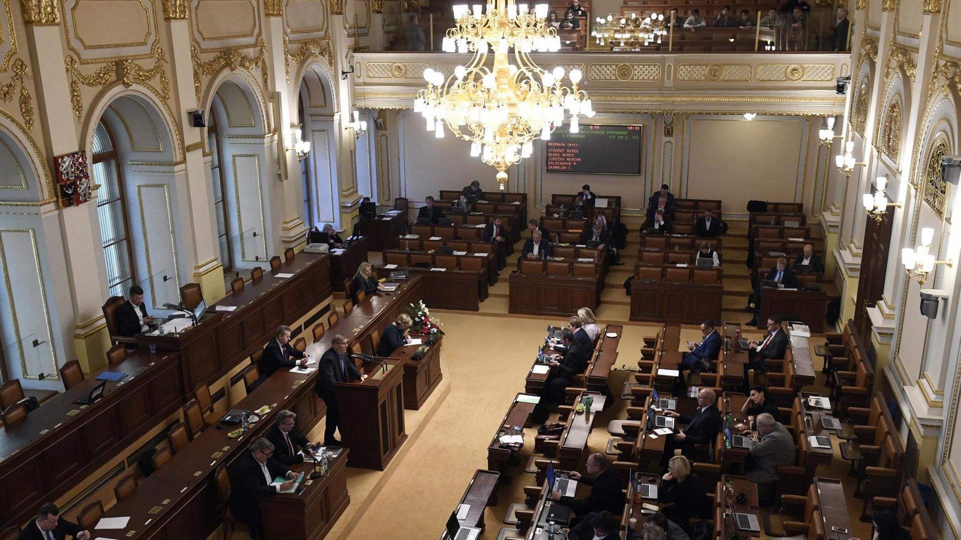 Zweite Lesung des Gesetzes, laut dem die Kirche für die Einkünfte aus der Entschädigung für kommunistische Zwangsenteignungen Steuern zahlen soll. Prag, 13.12.2019.