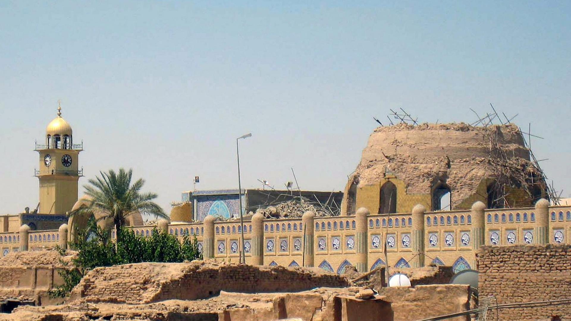 Der als "Goldene Moschee" bekannte Askari-Schrein in der nordirakischen Stadt Samarra, die bei Anschlägen schwer beschädigt wurde. Zwischenzeitlich wurde sie wieder aufgebaut.