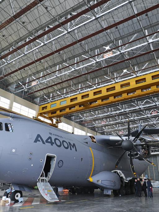 Ein Militärtransporter vom Typ Airbus A400M in einer Fertigungshalle in Toulouse im Südwesten Frankreichs.