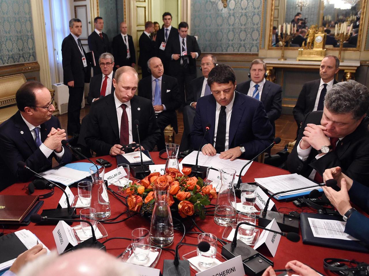 Spitzenpolitiker der EU und Russlands Präsident Putin bei ihrem Treffen in Mailand.
