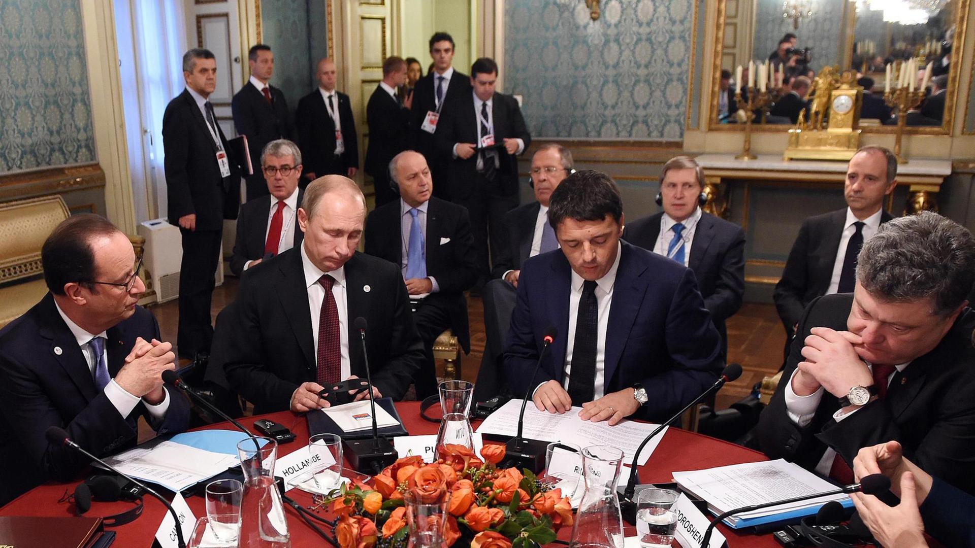 Spitzenpolitiker der EU und Russlands Präsident Putin bei ihrem Treffen in Mailand.