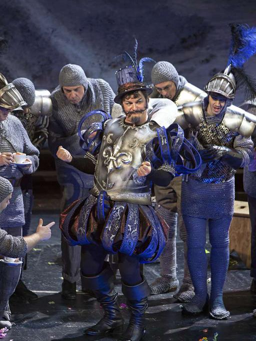 Szenenbild aus der Operette "Blaubart" von Jacques Offenbach, inszeniert von Stefan Herheim an der Komischen Oper Berlin