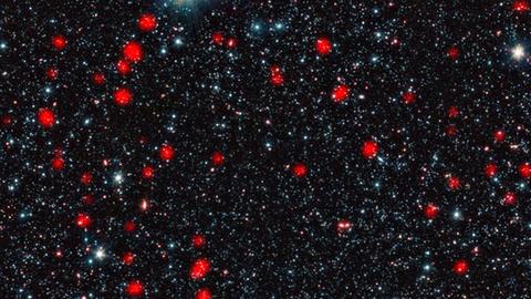 Die Verteilung aktiver Galaxien (in rot) im jungen Universum