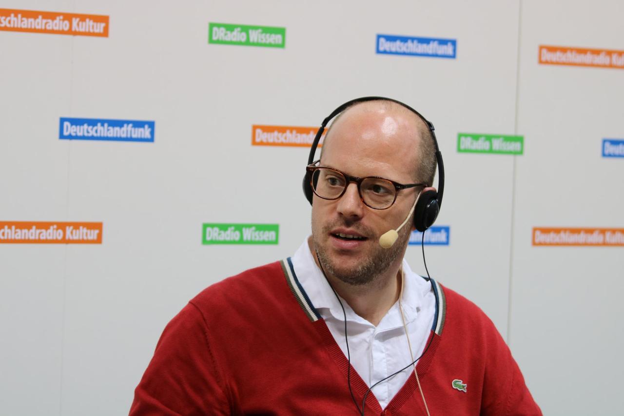 Deutschlandradio-Redakteur Jan Drees auf der Frankfurter Buchmesse