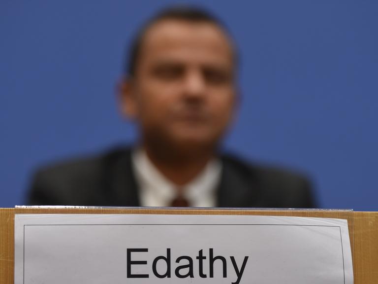 Sebastian Edathy in der Bundespressekonferenz.