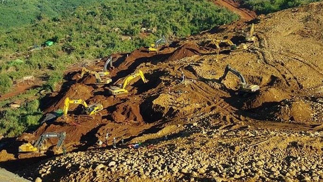 Erdrutsch im Umfeld einer Jade-Mine in Hpakhant bei Kachin/Myanmar am 22.11.2015.