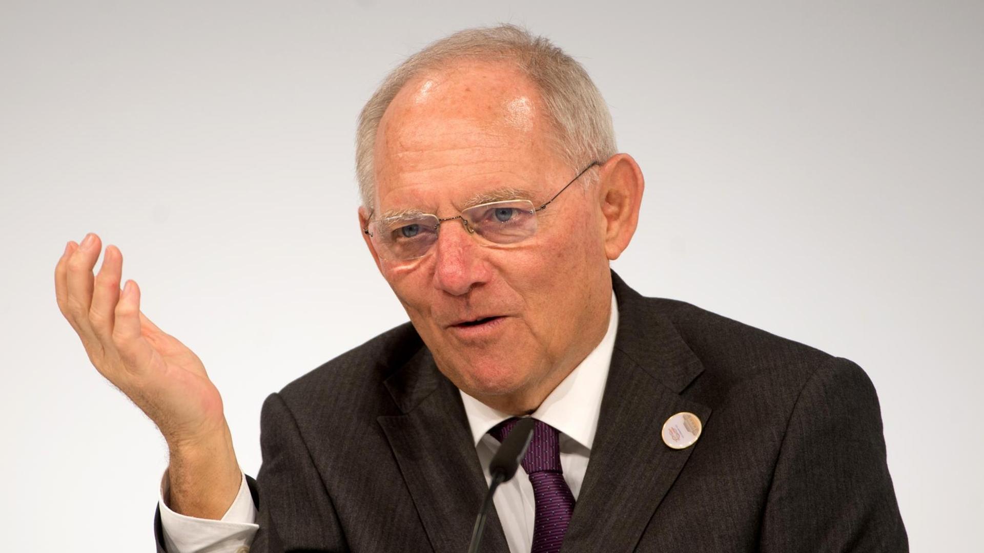 Bundesfinanzminister Wolfgang Schäuble (CDU) auf einer Pressekonferenz beim Treffen der G20-Finanzminister in Baden-Baden.