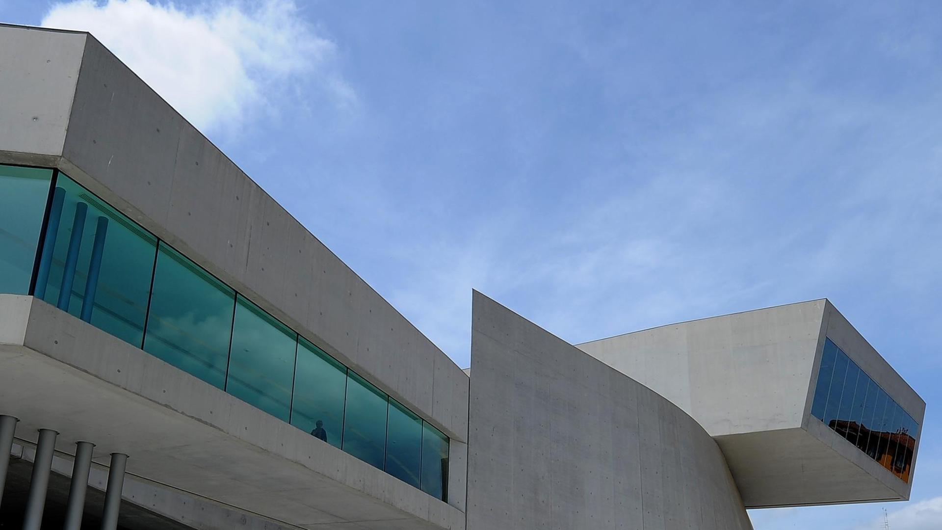 Außenansicht des MAXXI, das "Nationale Museum der Künste des 21. Jahrhunderts" in Rom, entworfen von Architektin Zaha Hadid