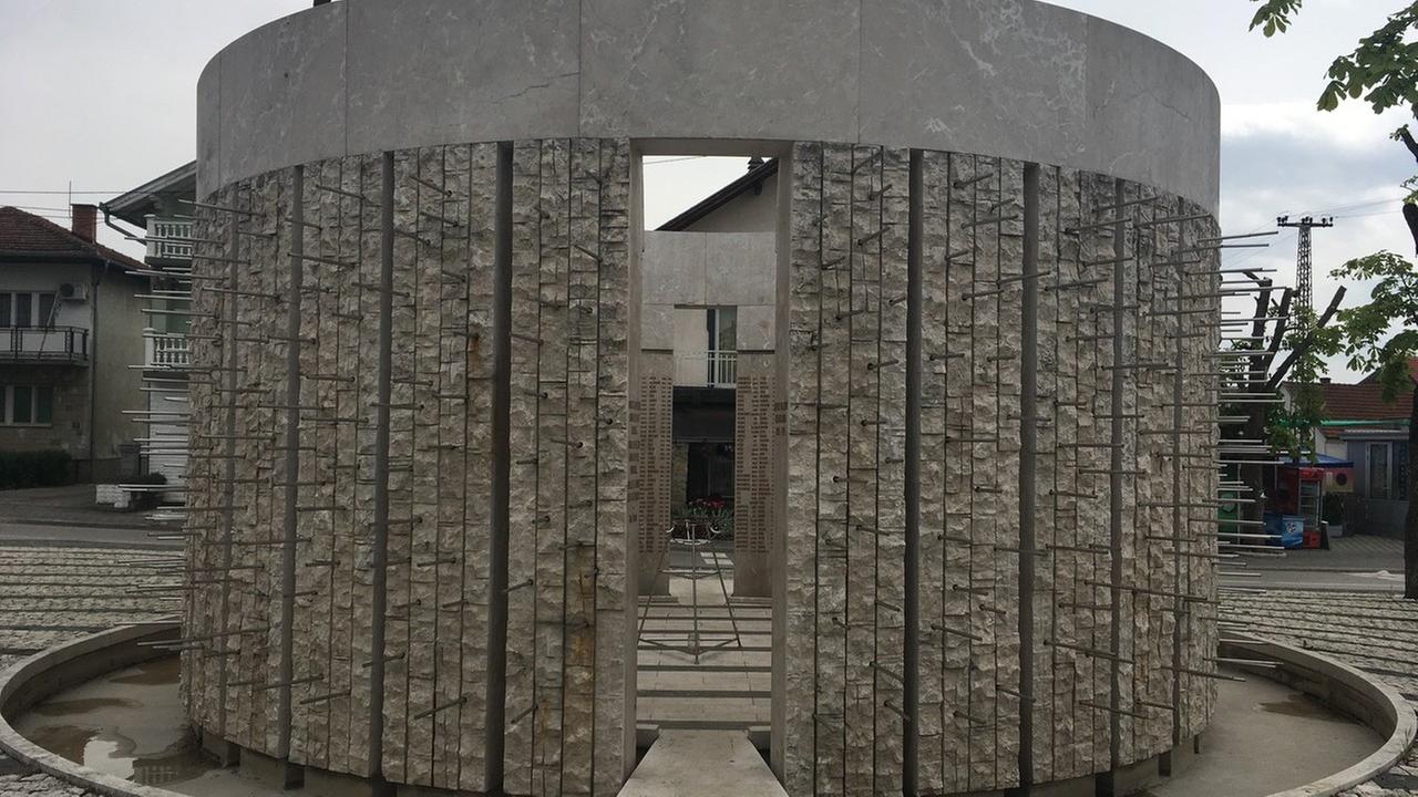 Denkmal in Kozarac - solche Orte des gemeinsamen Gedenkens sind selten auf dem Balkan, wo viele noch immer den Opferstatus ihrer eigenen Ethnie betonen