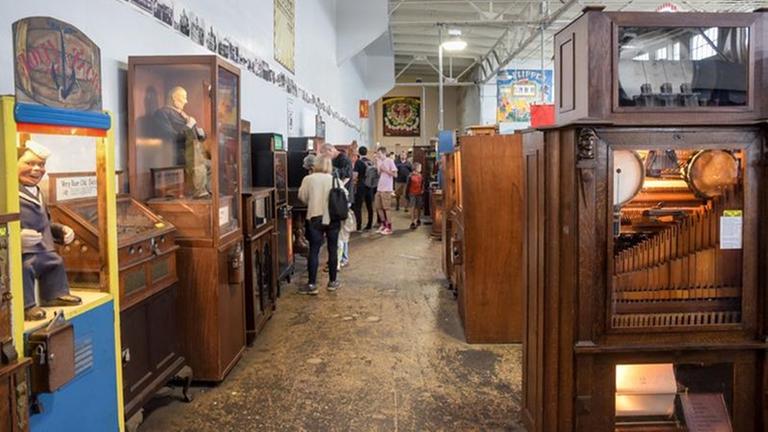 300 Automaten beherrbergt das Musée Mécanique, und jeden einzelnen davon können die Besucherinnen mit Vierteldollar-Münzen zum Leben erwecken.