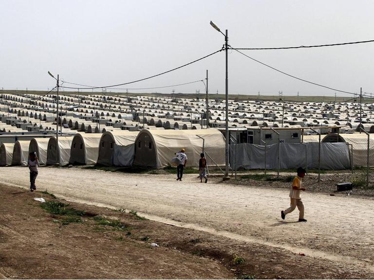 Das Flüchtlingscamp Karbatoo für jesidische Flüchtlinge aus Syrien nahe der Stadt Dohuk im Nordirak