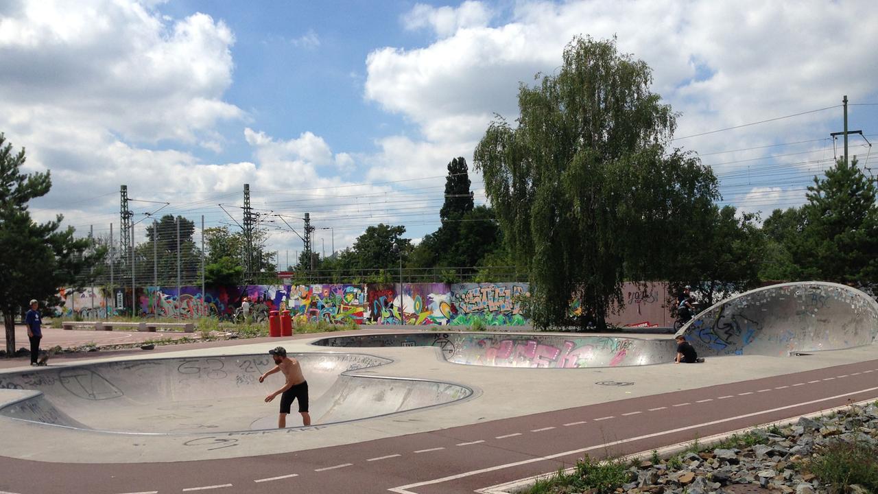 Die Skateranlage im Berliner Park am Gleisdreieck. 