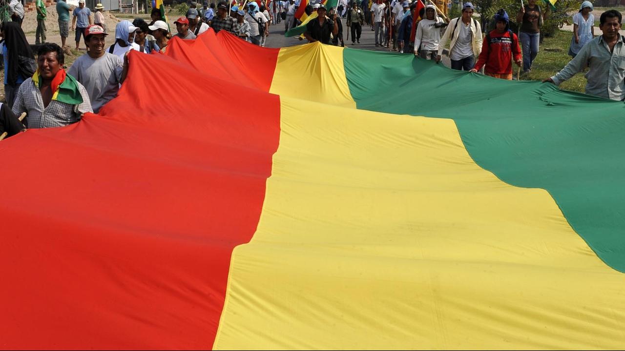 Die bolivianische Nationalflagge