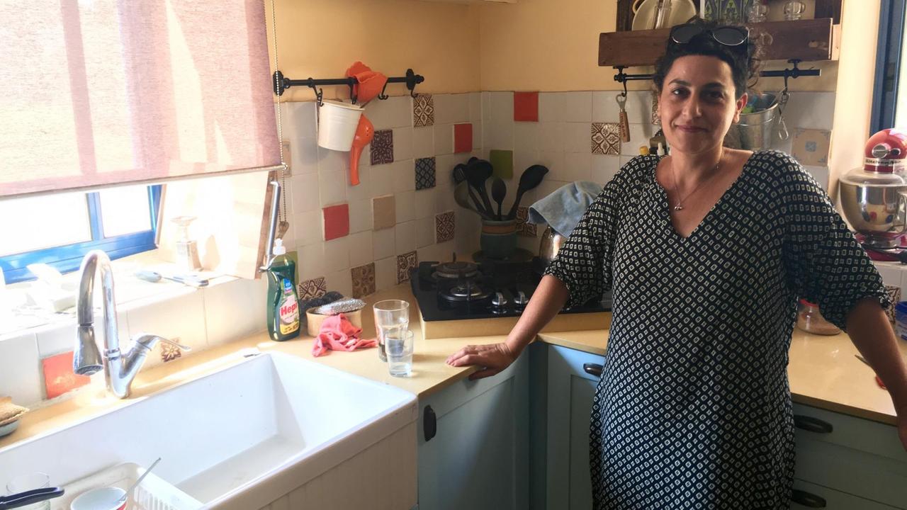 Gali Segev in ihrer Küche im Kibbuz: Sie kocht koscher. 