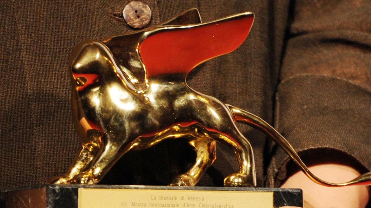 Der Goldene Löwe, die höchste Auszeichnung bei den Filmfestspielen in Venedig. Der Goldene Löwe, die höchste Auszeichnung bei den Filmfestspielen in Venedig.