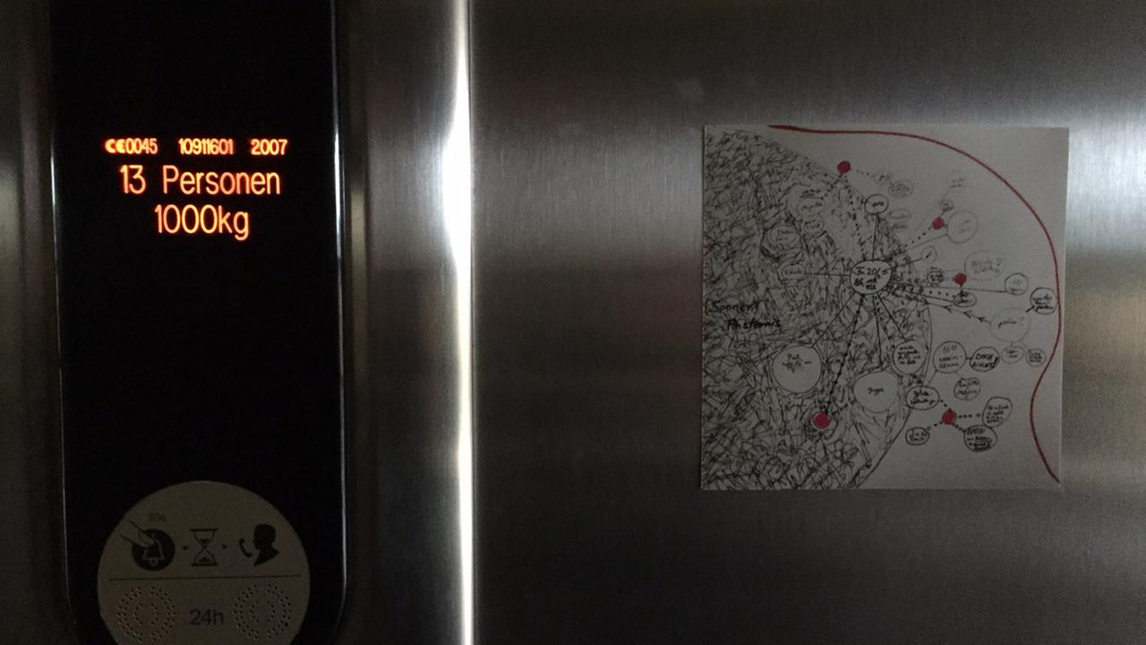 Kunst im Aufzug gibt es in Hamurg zu sehen.