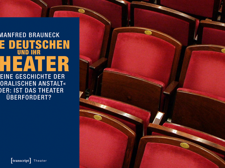 Rote Theatersitze, darüber das blaue, schlicht gestaltete Cover von Manfred Braunecks Buch "Die Deutschen und ihr Theater".