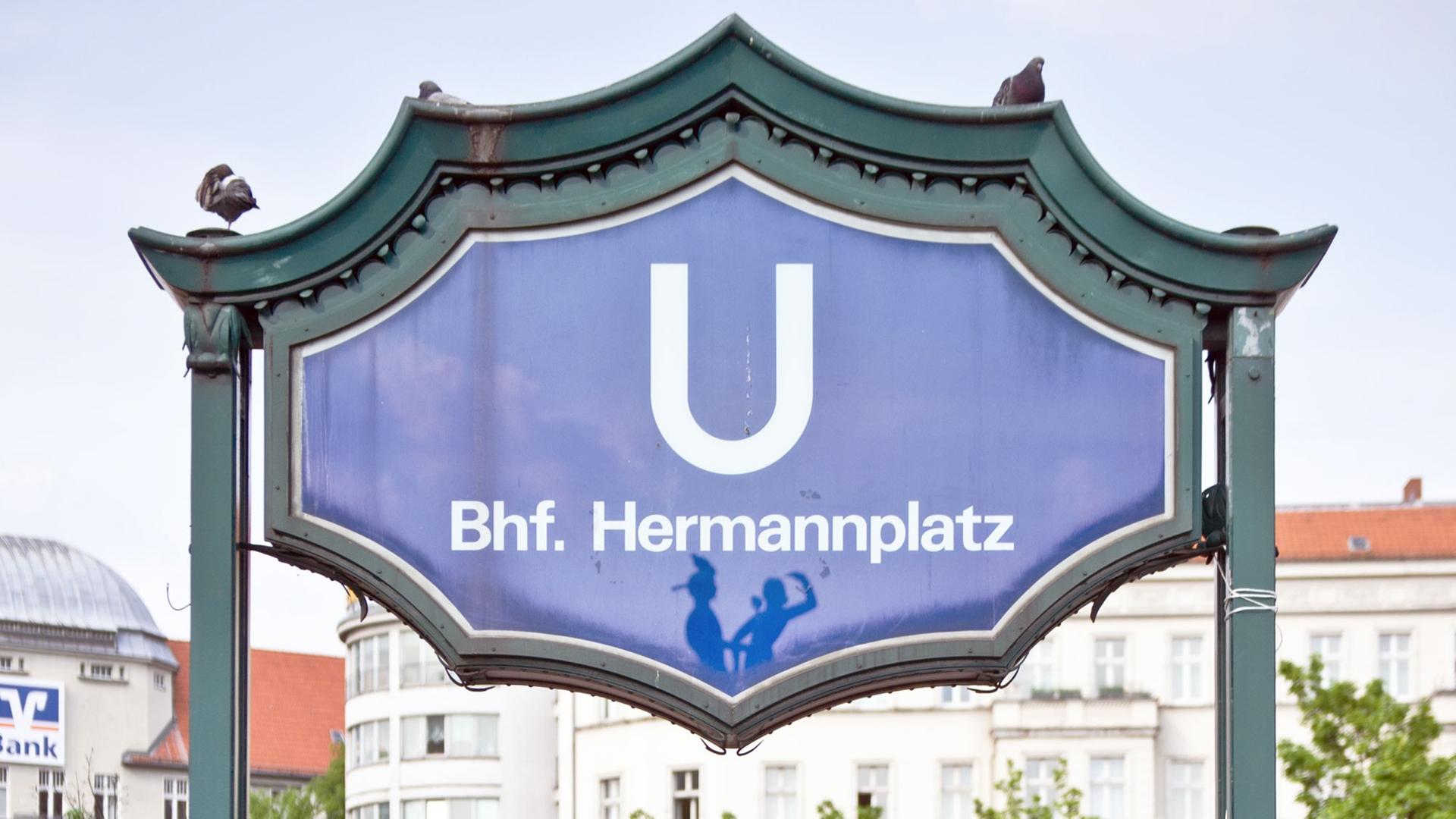 U-Bahnstation am Hermannplatz in Berlin Neukölln