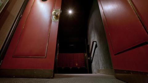 Eingang zum Kinosaal des Studio des Ursulines in Paris