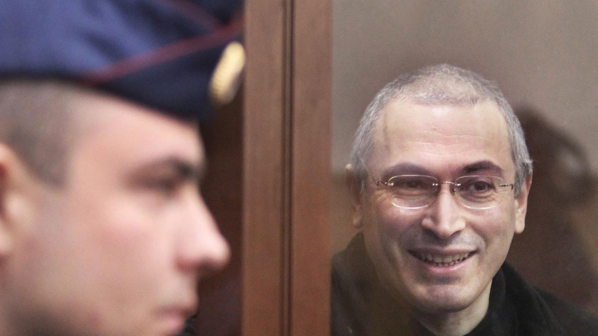 Laut der Nachrichtenagentur Interfax hat Michail Chodorkowski die Strafkolonie in Karelien bereits verlassen. 