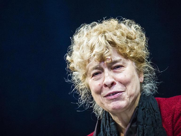 Die Politikwissenschaftlerin Gesine Schwan während einer Gesprächsrunde in den Kammerspielen des Theater Lübeck