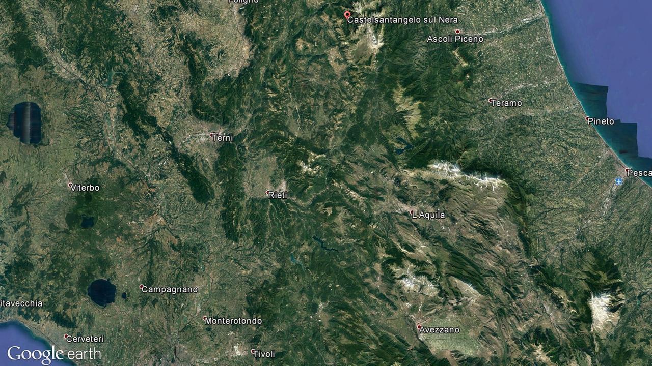 Ein Google Earth-Screenshot vom 26.10.2016 zeigt den Ort Castelsantangelo sul Nera in der Region Marken in Italien. 