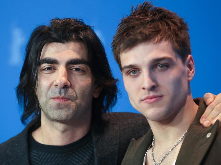 Regisseur Fatih Akin und Schauspieler Jonas Dassler beim Photocall des Films "Der goldene Handschuh". Der Film läuft bei den Internationalen Filmfestspielen in der Kategorie "Wettbewerb".