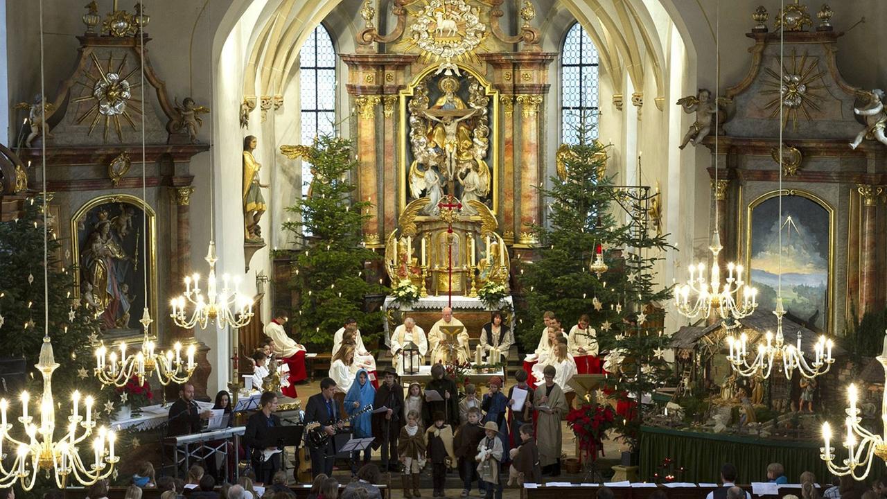 Gottesdienst mit Krippenspiel in der katholischen Pfarrkirche St. Vitus in 2012 in Bad Schönborn (Baden-Württemberg)