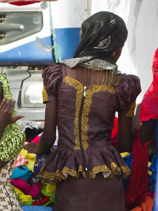 Frauen auf einem Markt in Touba, Senegal.