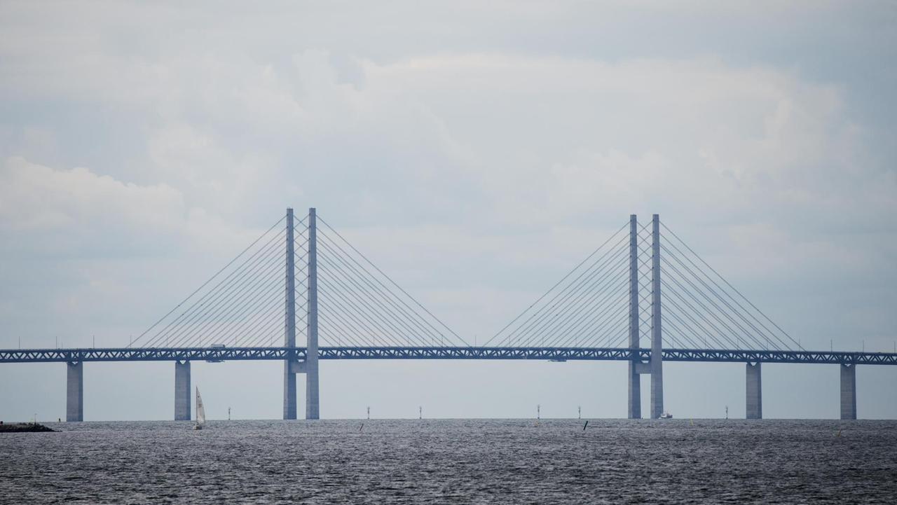 Die Öresundbrücke von Malmö (Schweden) aus gesehen. 