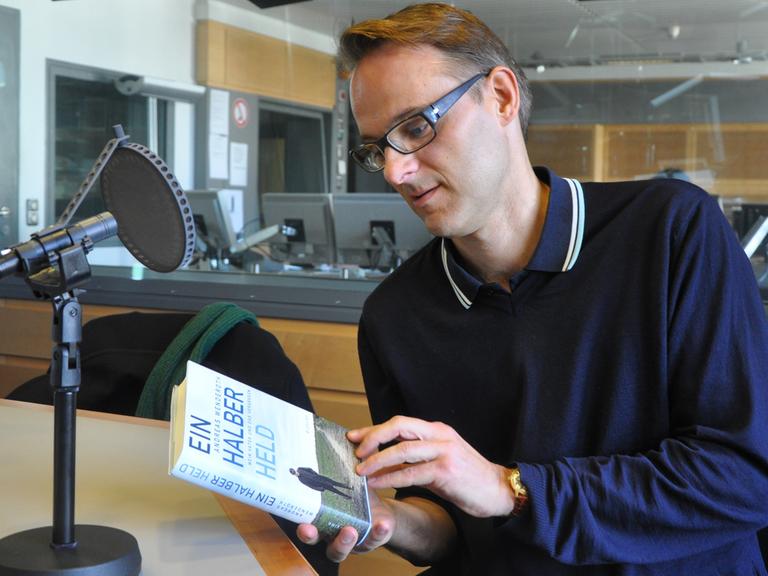Andreas Wenderoth mit seinem Buch "Ein halber Held" in der Sendung "Lesart" im Deutschlandradio Kultur