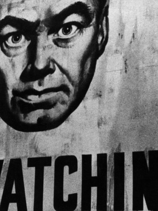 Wandbild von "Big Brother": Szene aus der britischen Verfilmung von George Orwells "1984" in den 1950er-Jahren.