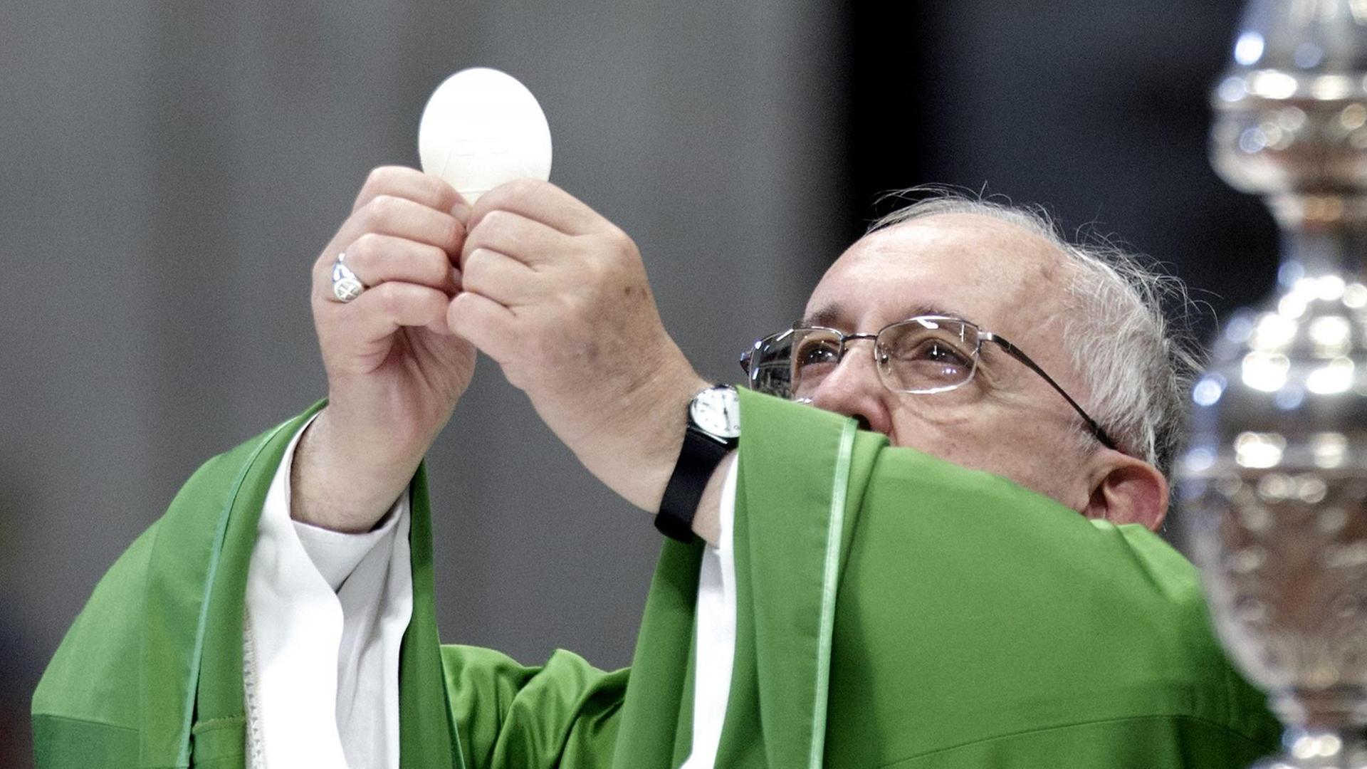 Papst Franziskus bei der Eucharistiefeier
