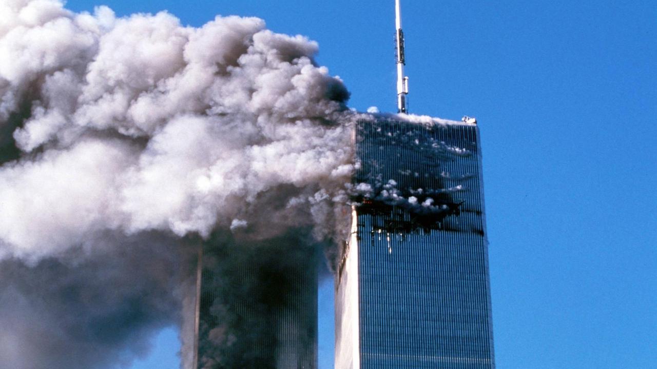 Brennenden Türme des World Trade Centers nach den Anschlägen vom 11. September 2001 in New York