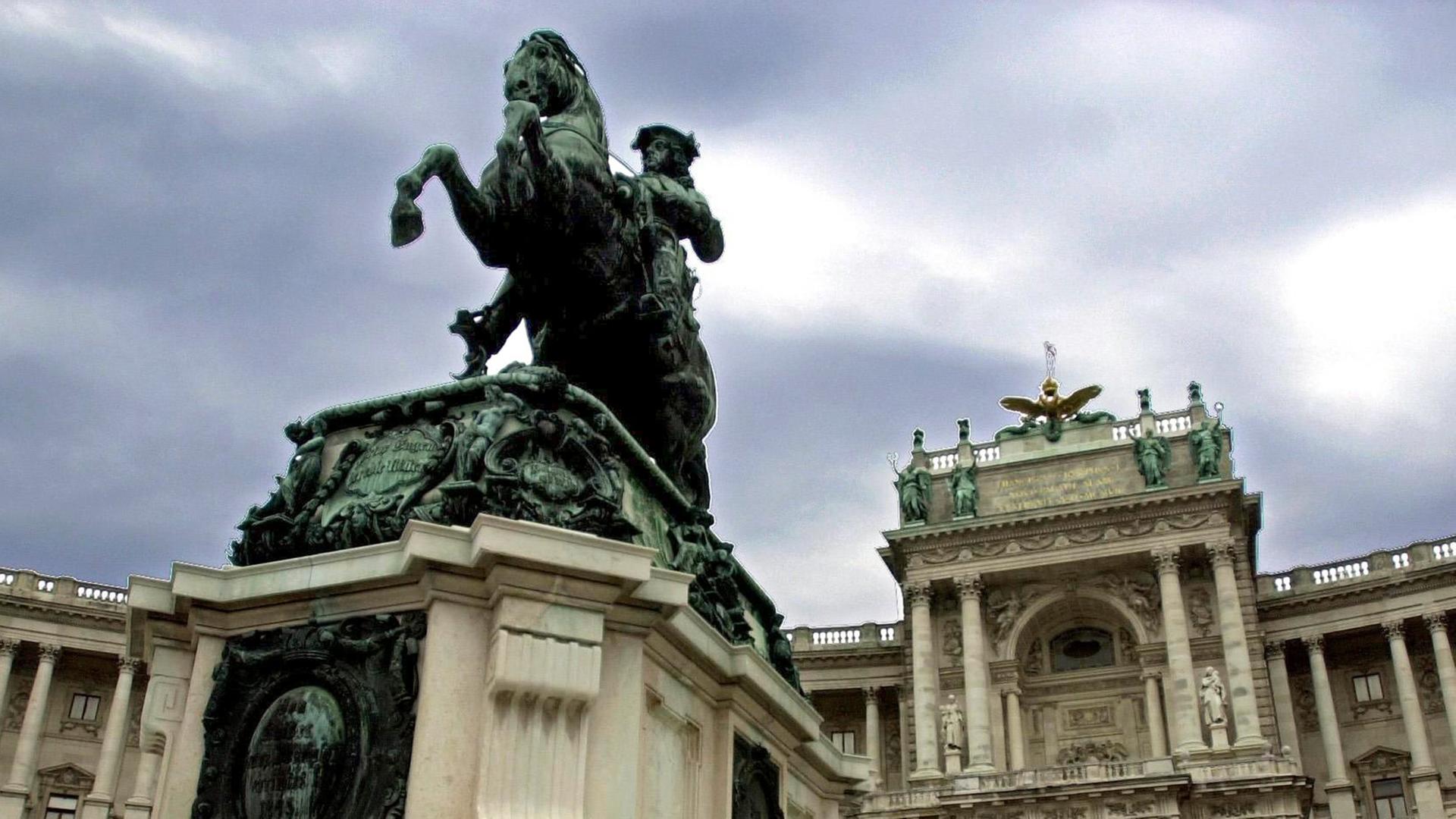 Prinz Eugen Reiterdenkmal am Heldenplatz vor der Wiener Hofburg Prinz Eugen Reiterdenkmal am Heldenplatz vor der Wiener Hofburg