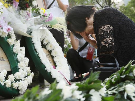 Eine Frau trauert um ihre Schwester, die vor 74 Jahren beim Atombombenabwurf auf Nagasaki getötet wurde.