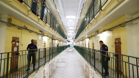 Das Gefängnis Fresnes bei Paris. Etwa 400 Menschen sind derzeit wegen islamistischer Straftaten in Frankreich hinter Gittern.