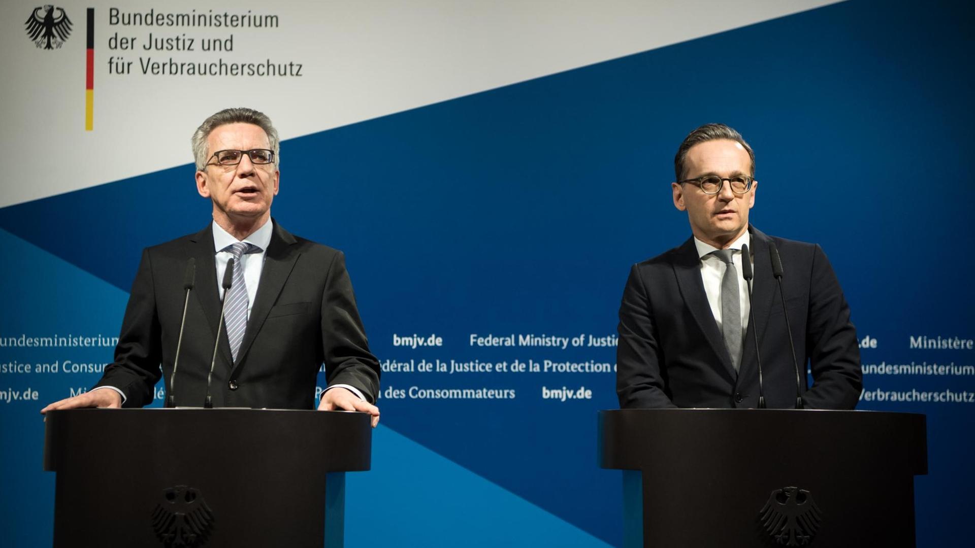 Nach dem Anschlag auf dem Berliner Breitscheidplatz legen Bundesinnenminister Thomas de Maizière (CDU) und Bundesjustizminister Heiko Maas (SPD) am 10. Januar 2017 ihren "Zehnpunkteplan" vor.
